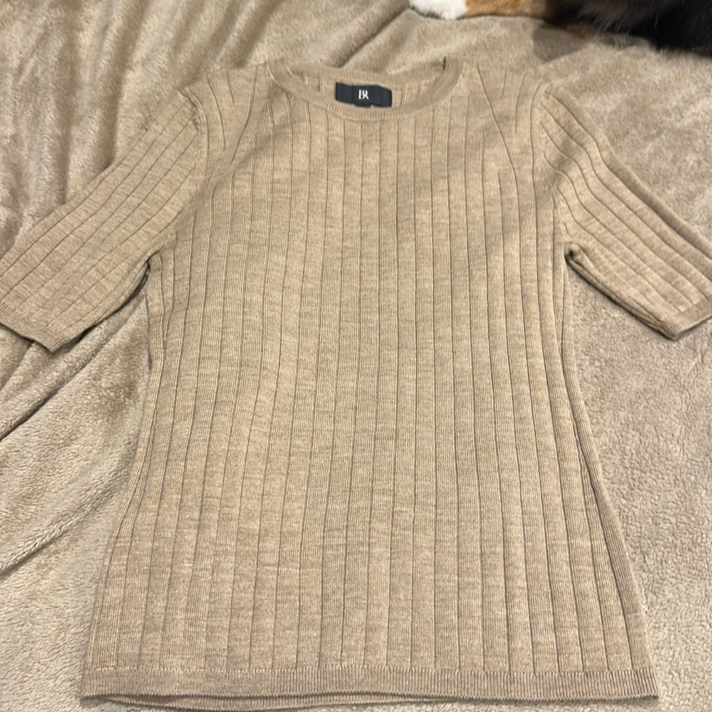 Banana Republic knit tee. Textured knit. Small